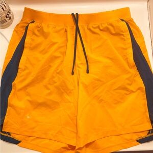 Under Armour - LG Men's Bright Yellow running  Shorts w/ liner (rarely worn)